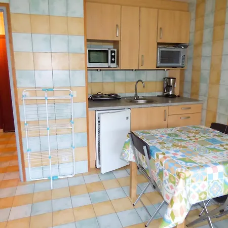 Dans - 25 M² Avec Terrasse Et Parking 布里尤德
